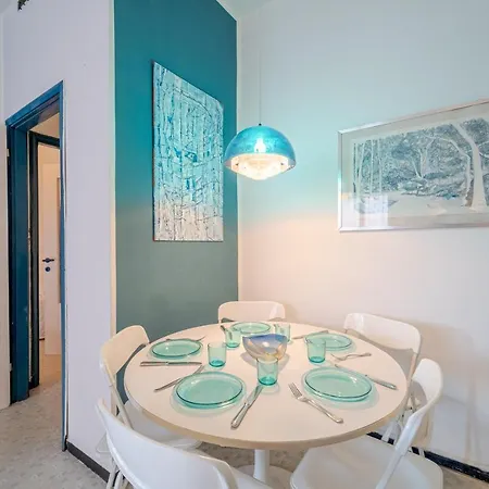 Into The Blue Seaside Flat Lavagna