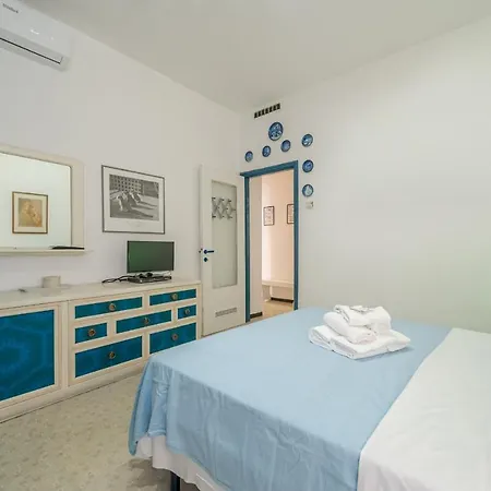 Into The Blue Seaside Flat *