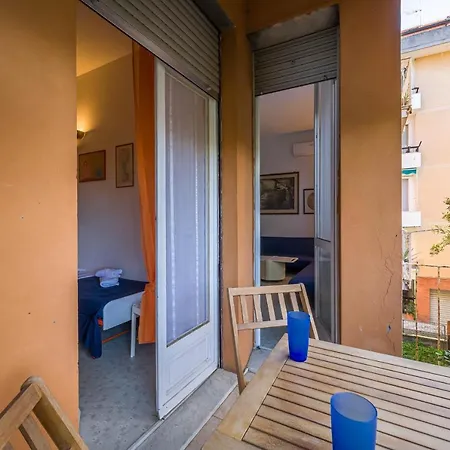 Into The Blue Seaside Flat *