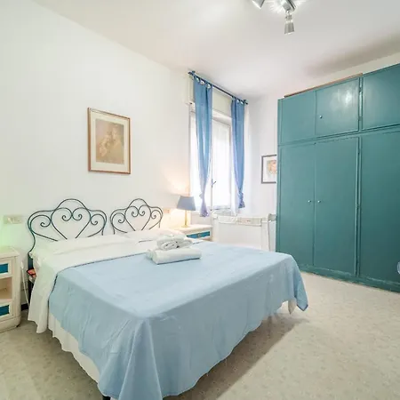 Into The Blue Seaside Flat