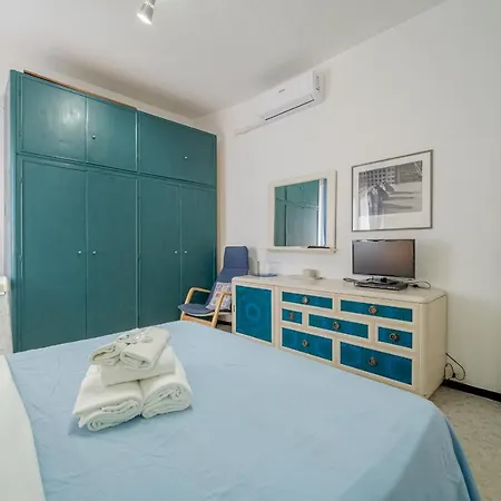 Into The Blue Seaside Flat Apartment