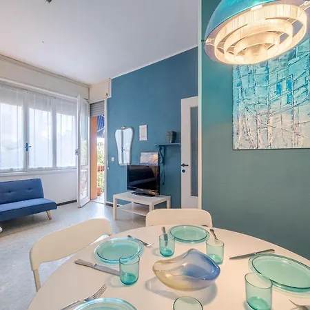 Into The Blue Seaside Flat *