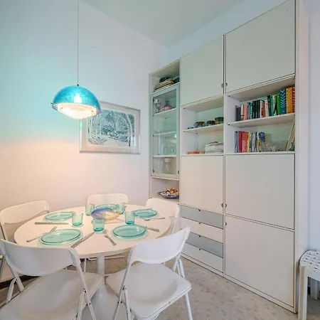 Into The Blue Seaside Flat Lavagna